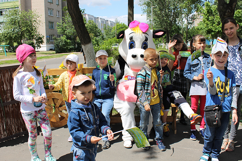 КПУП “Мозырские молочные продукты” подарило детям праздник 